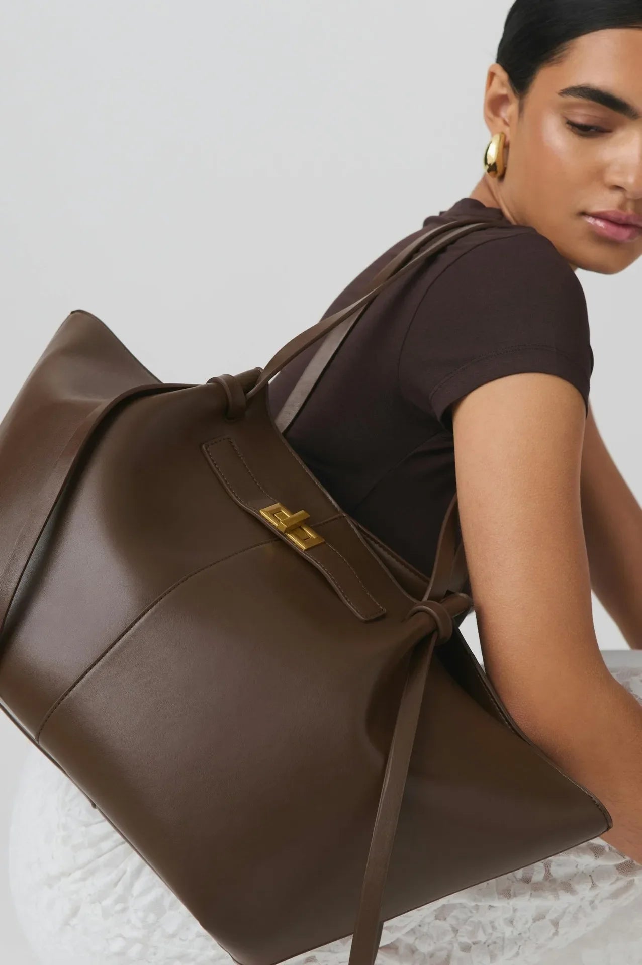 kataleia-sac-a-main-de-cours-en-cuir-vegan elegant-grande-capacite-marron